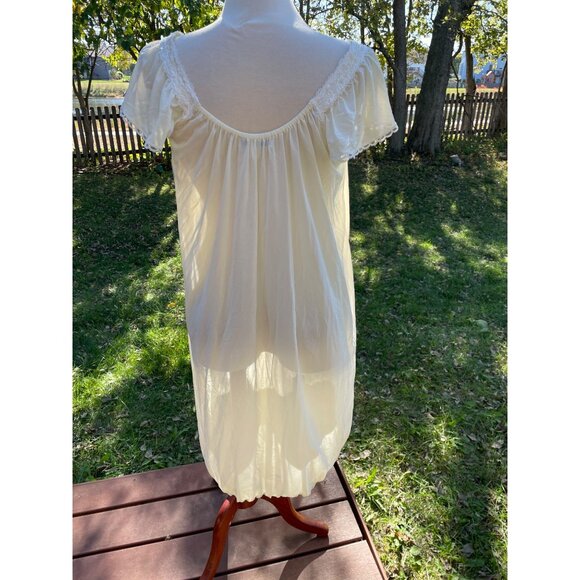 Miss Elaine Silk Essence Cream Nightgown M Lace Trim Nylon Short Sleeves Made In - Picture 10 of 13